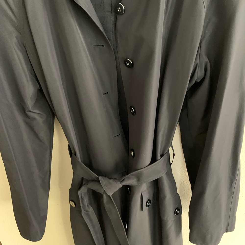 Black Chanel Trench Coat in Very Good Condition - Picture 8 of 9